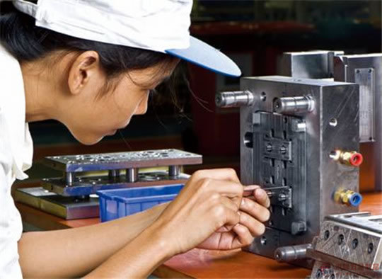 模具制造1.jpg 模具制造1.jpg