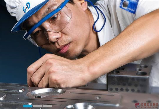 模具制造5.jpg 模具制造5.jpg