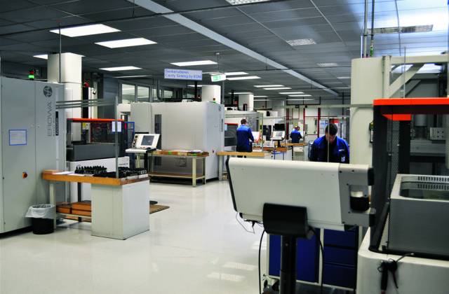 模具车间1.jpg 模具车间1.jpg